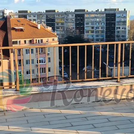 Roneva 3-bedroom Penthouse With Huge Terrace 아파트 *