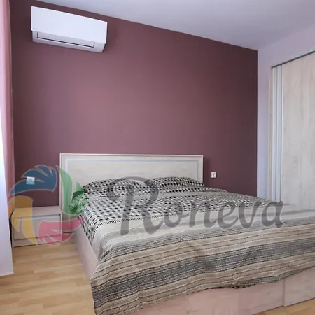 아파트 Roneva 3-bedroom Penthouse With Huge Terrace 바르나