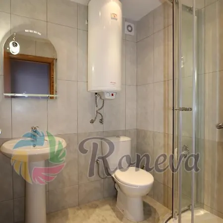 Roneva 3-bedroom Penthouse With Huge Terrace Lägenhet Varna